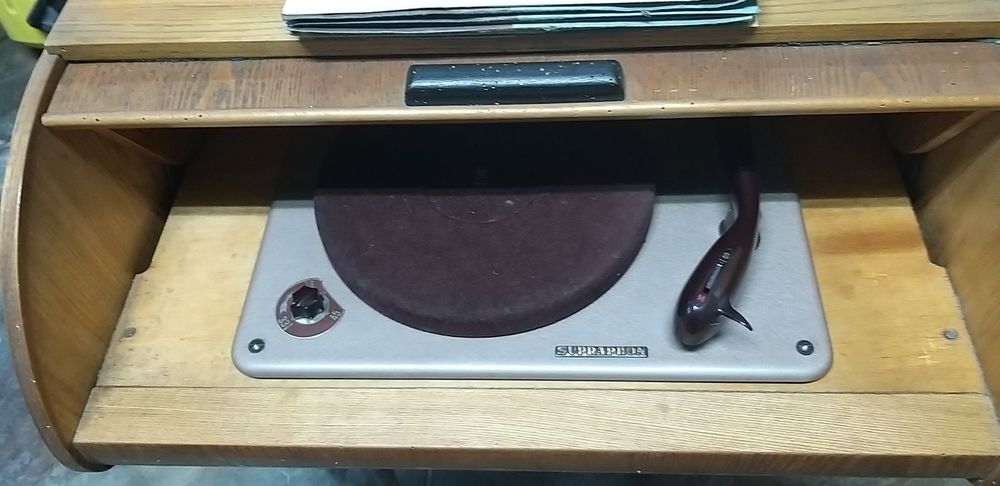 Gramofon polski z czasów PRLu.