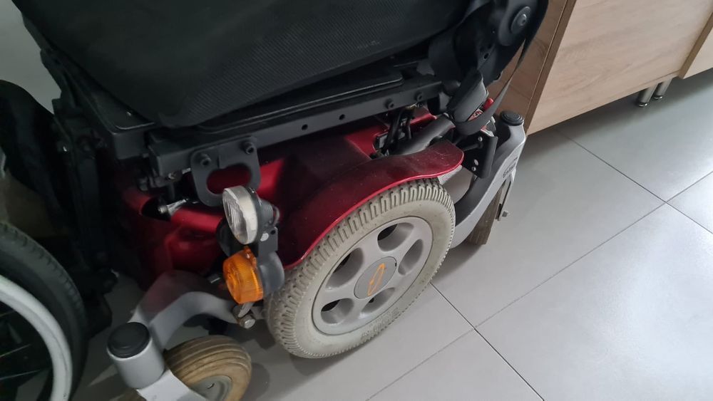 Wózek inwalidzki elektryczny