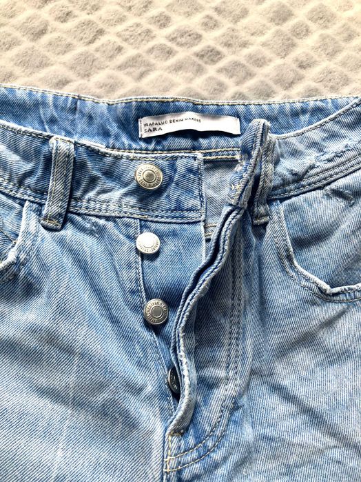 Krótkie jasno niebieskie jeansowe spodenki Zara