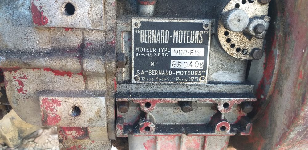 Motocultivador antigo a gasolina