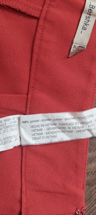 Spodnie damskie z szerokimi nogawkami Bershka 34