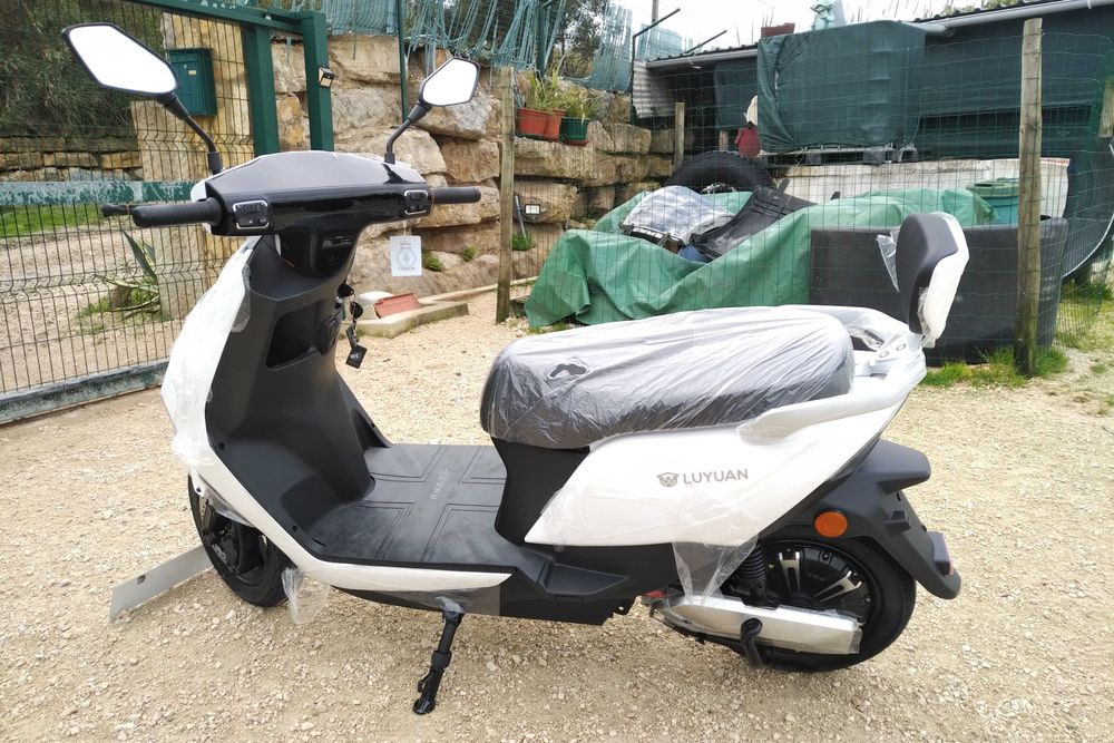 Luyuan MKK Pro Max 72V45Ah | 5200W | 150Km | 80Km/h | C/ Matrícula