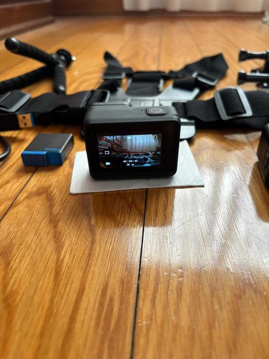 GoPro Hero 7 Black, 2 baterias e acessórios
