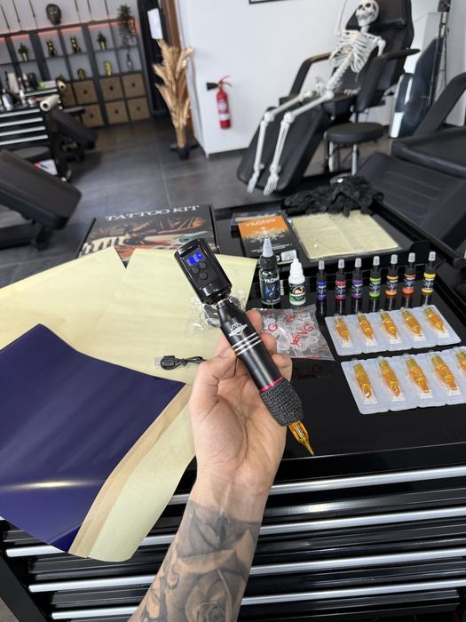 Kit Tatuagem Sem Fios COMPLETO com Pele Treino, Tintas, Stencil, etc..
