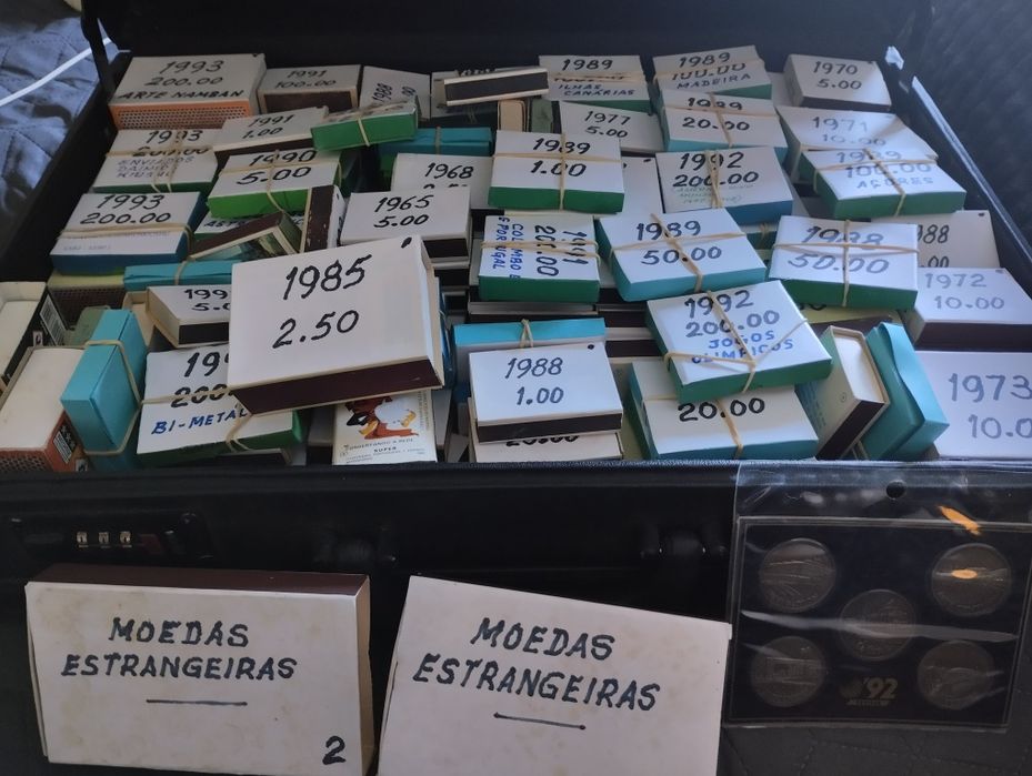 Coleção de Selos antigos, moedas e notas pt como estrangeiras