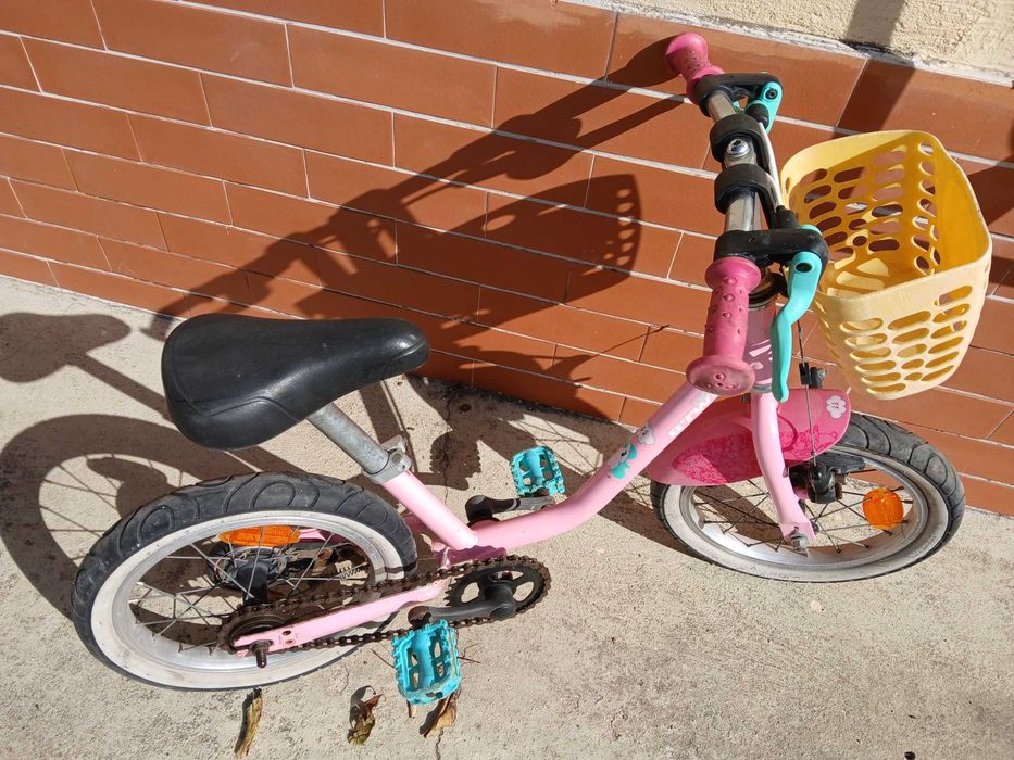 Bicicleta de Criança/Menina B'Twin roda 14, a funcionar perfeitamente.