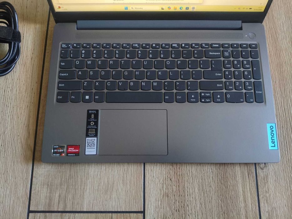 Laptop Lenovo Ryzen 3- 7320U/8GB/512GB/W11H