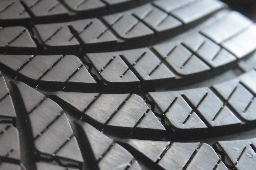 225/40/19 Goodyear Vector 4Seasons 225/40 R19 93W XL 2024r