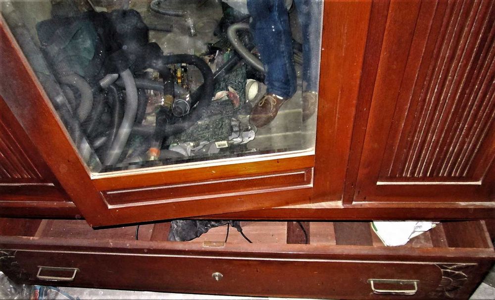 móvel / guarda fatos antigo