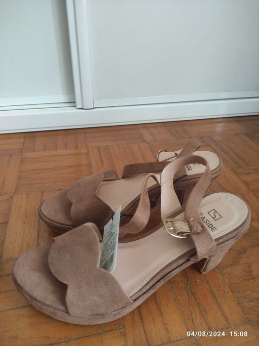 Sandálias novas 37