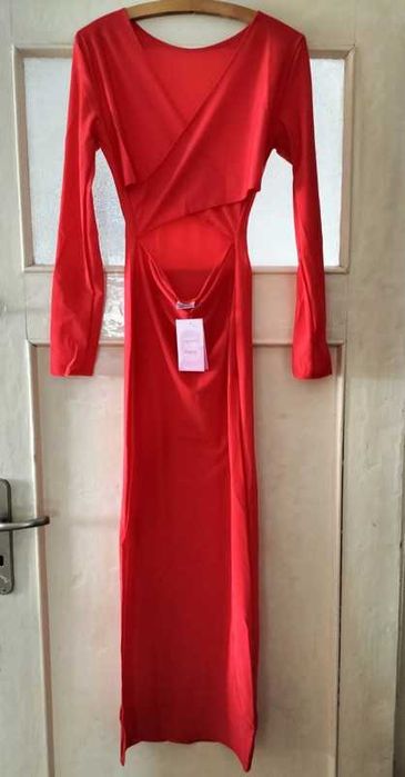 Malinowa długa sukienka z rozcięciem S/M