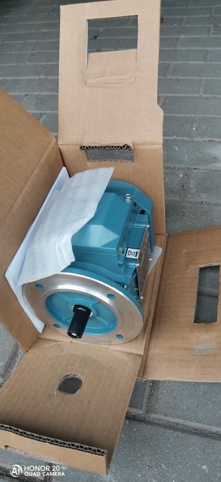 Silnik elektryczny AAB M3AA 71B2