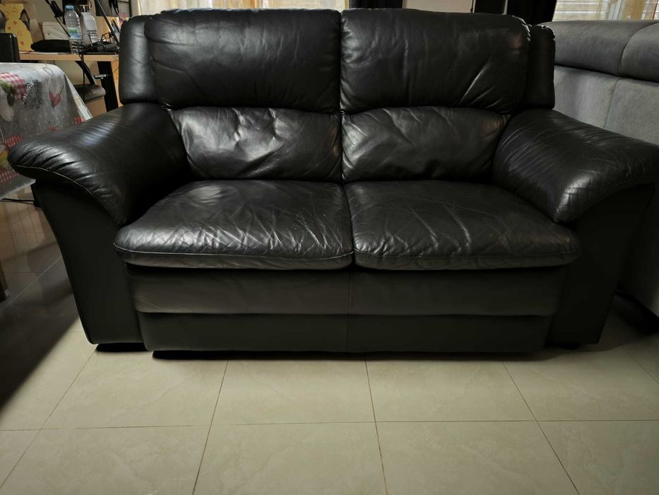 Conjunto de dois Sofás em pele preta