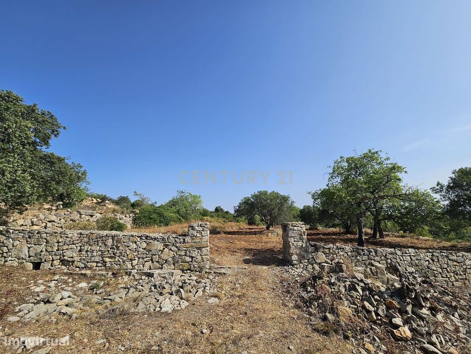 25.000€ Terreno Rústico com 2.280m² – Soalheira, Conceição e Estoi, Fa