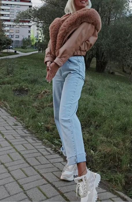 Бомбер  куртка дуже гарна і тепла