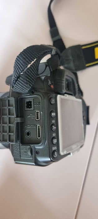 Nikon D90 + obiektyw 18-200mm