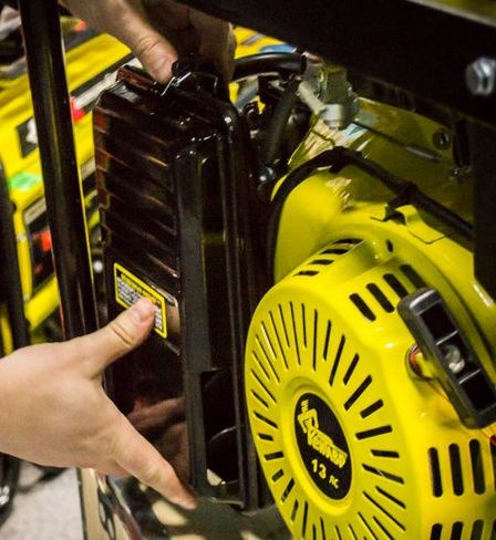 Бензогенератор на 5.5 kW - тянет котедж или стройку. Возможен обмен!