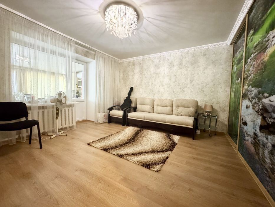 Продам 2 к.квартиру. 2эт/9эт, кирпич! Кухня -19кв.м