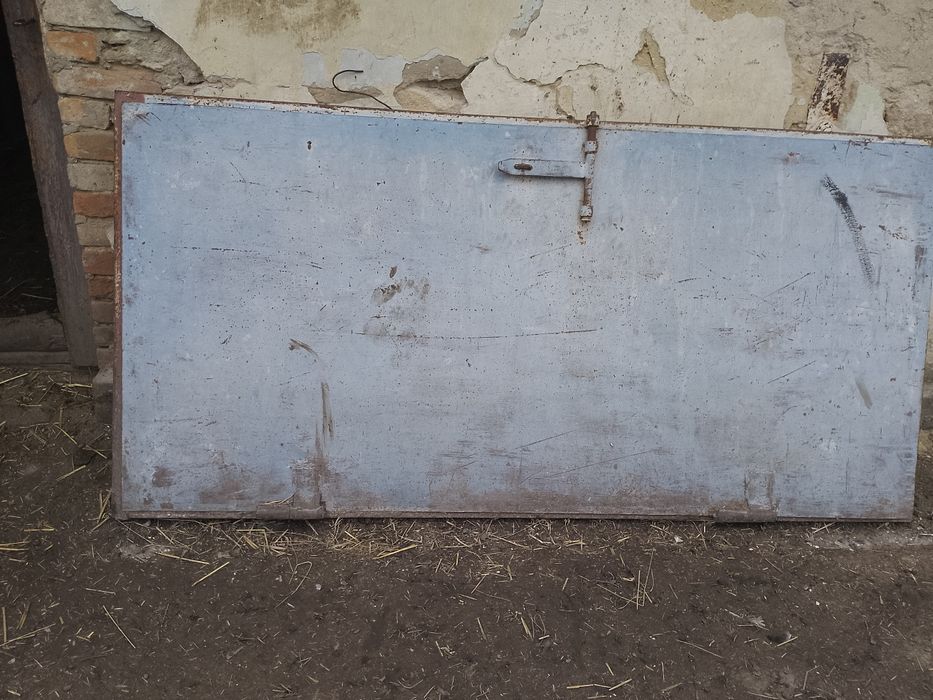 Двері металеві з коробкою