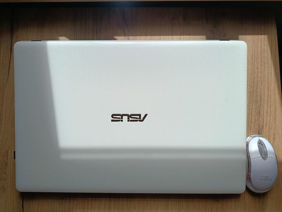 Laptop ASUS F550L