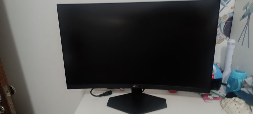 Monitor  gaming AOC 280 hz 0.3 ms 27 polegadas, menos de 3 meses de uso, comprado na Worten ainda com garantia 3 anos