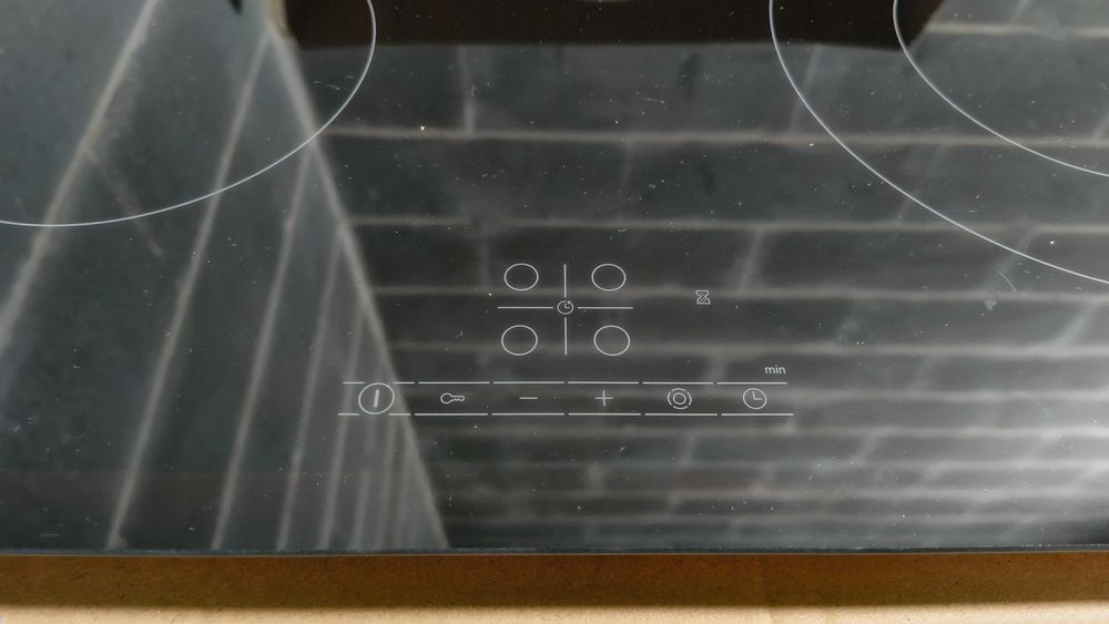 Placa Vitrocerâmica Bosch PKF611BB8E – Nova (Nunca usada)