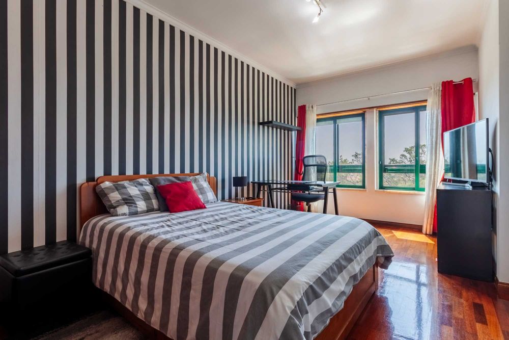 Apartamento T3 Massamá Norte com Garagem Box de 60m2