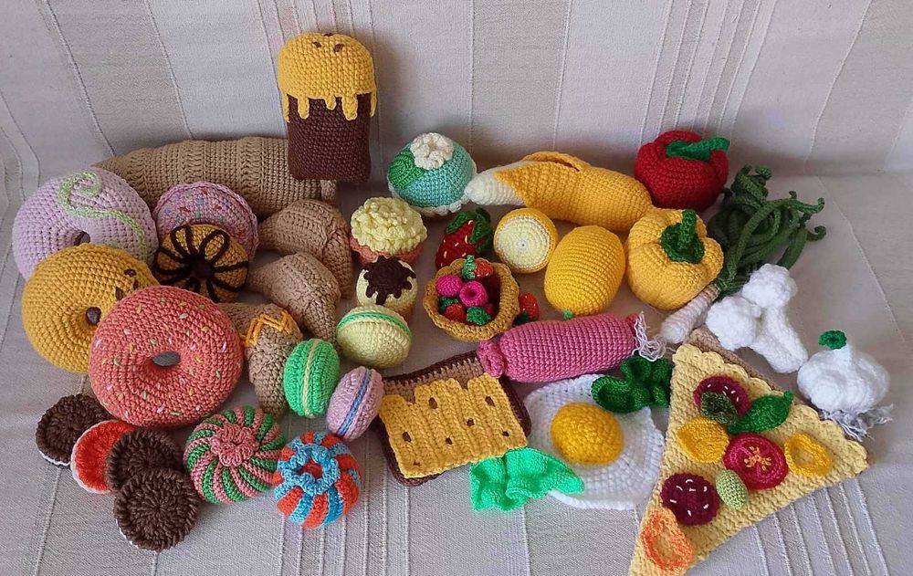 В'язані гачком іграшки. ЇЖА - ПІЦА, СНІДАНОК, ОВОЧІ.