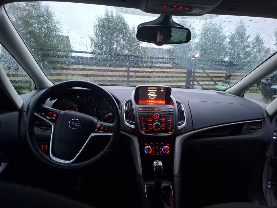 Opel Zafira Tourer malutki przebieg