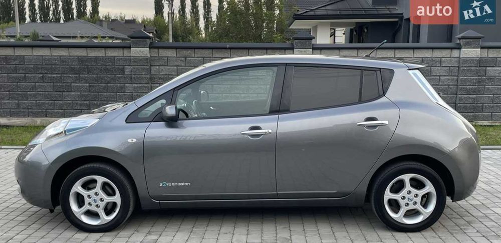 Оренда автомобіля нісан ліф