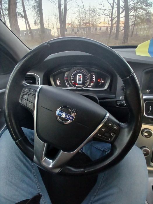 Автомобіль Volvo S60