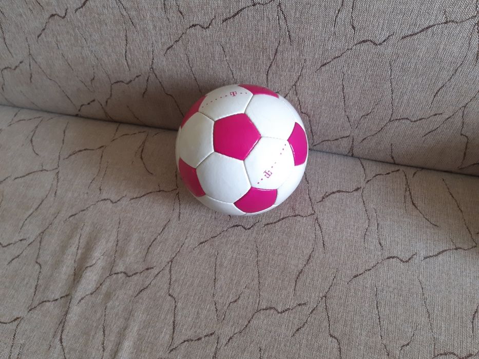 Piłka nivea I t mobile