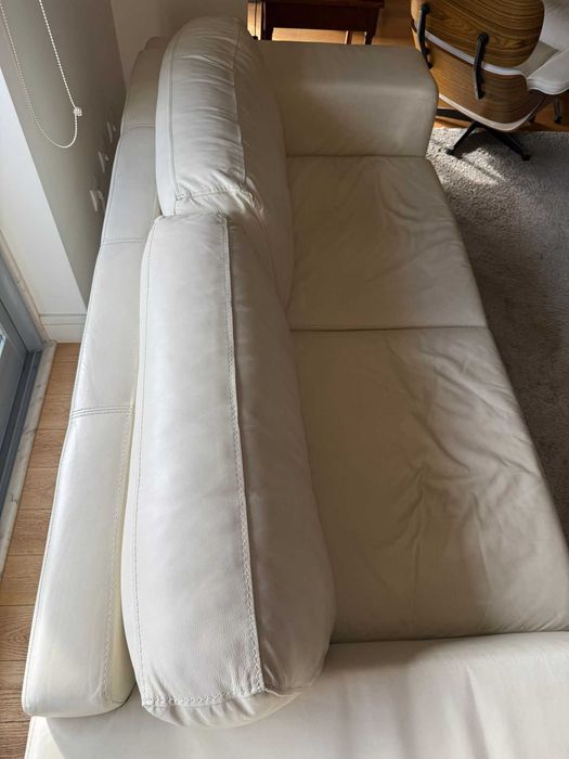Conjunto de Sofás Brancos Confortáveis em Ótimo Estado