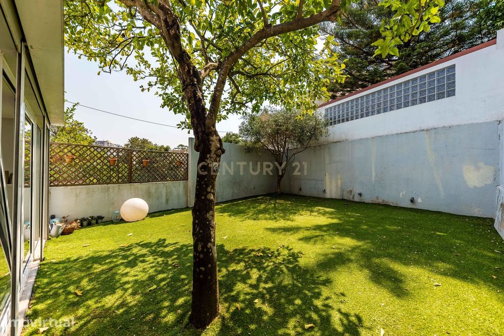 Moradia T2 Renovada com Jardim, Cave e Terraço | Viva o melhor de Belé