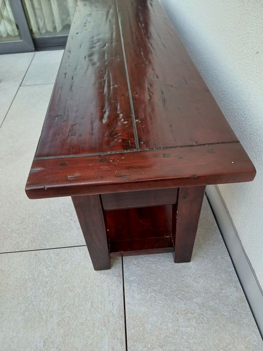 Stara drewniana rustykalna komoda pod telewizor