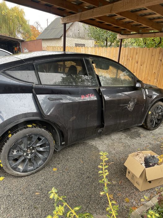 Tesla Model Y Двері,Четверть,Поріг,Скло лобове .Розборка
