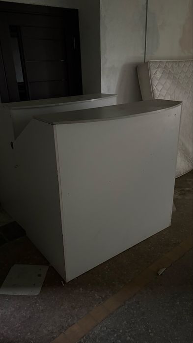 Продам 2 столи , б/уя колір сірий світлий