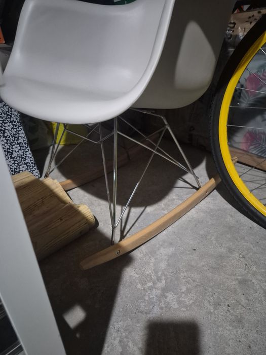 Krzesło bujane plastikowe