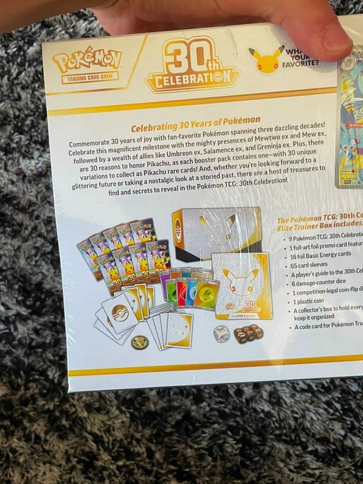 Pokémon TCG 30th Celebration Elite Trainer Box (30 anos)