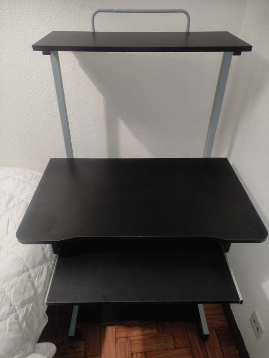 Secretária Para Computador, Pequena e Funcional - Cor Preto