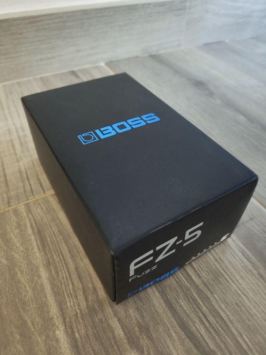 Pedal de Fuzz Boss FZ-5