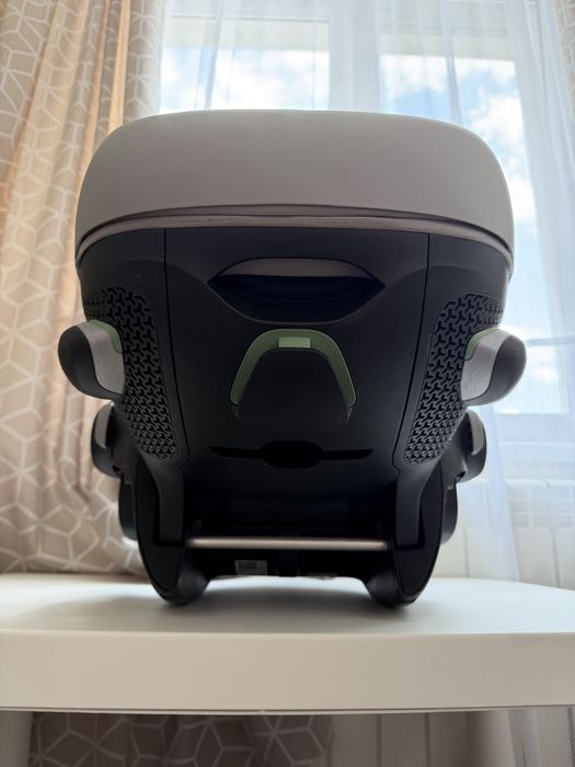 Автокрісло Cybex cloud g+