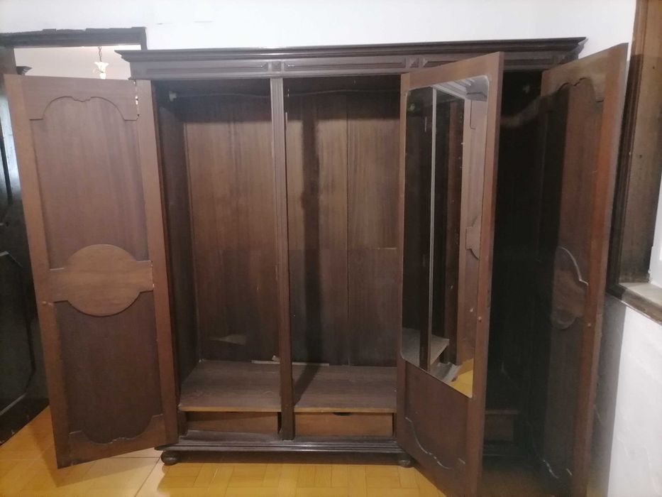 Vendo roupeiro 3 portas