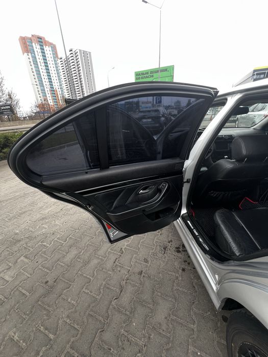Продам BMW e39 523i