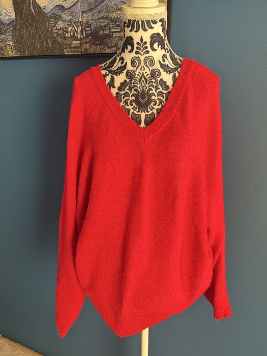 Sweter czerwony piekny