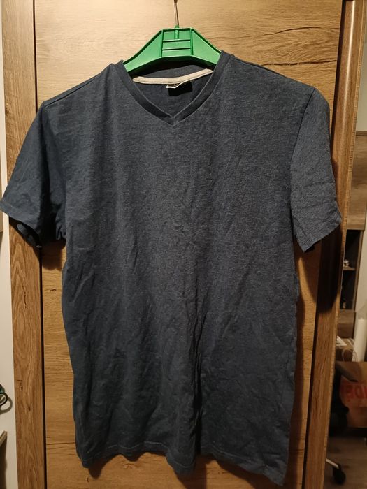 Koszulka męska w serek rozmiar L