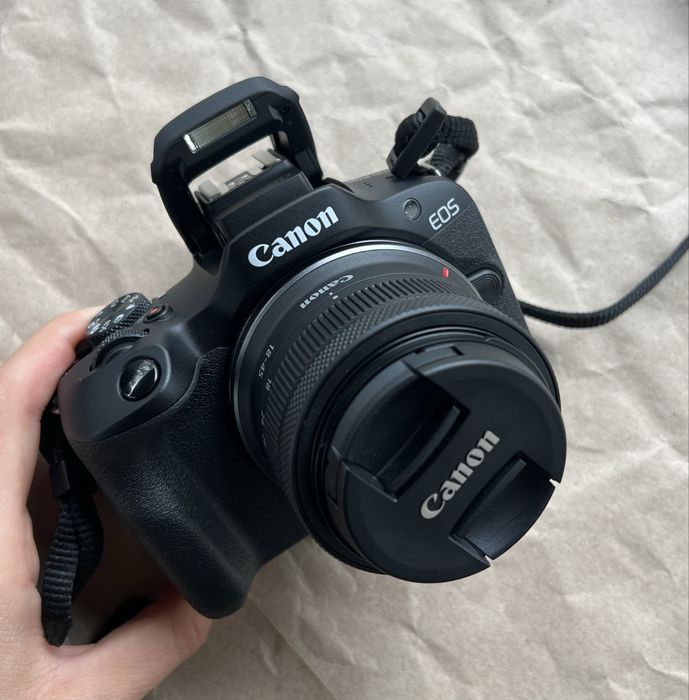 Продам фотоапарат Canon EOS R100 у стані нового.