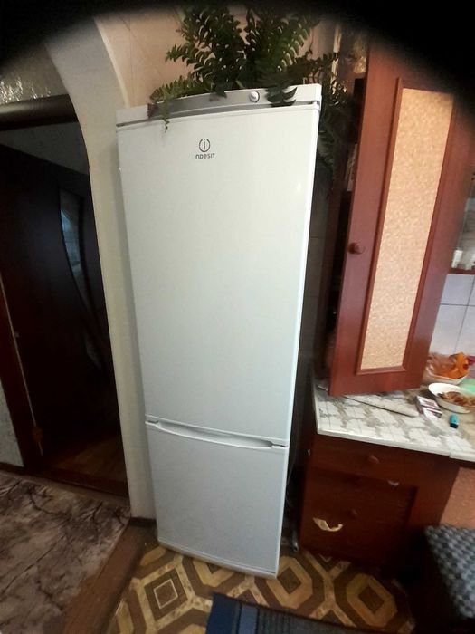 Холодильник Індезіт