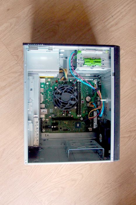 Vendo PC Dekptop Fujitsu Esprimo - com avaria
