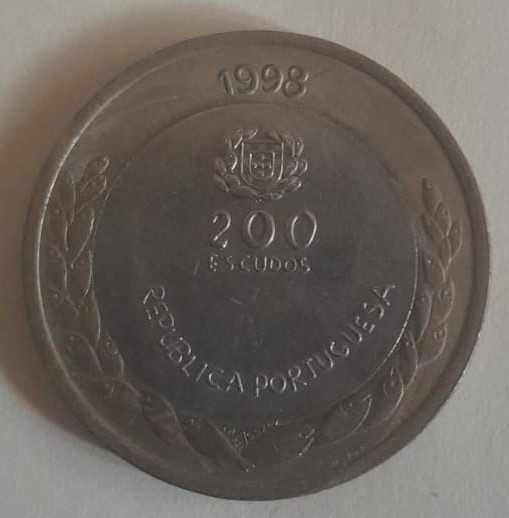 Moedas 200 e 100 escudos variadas